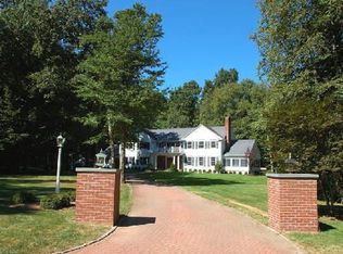 382 Brambly Hedge Cir, Fairfield, CT 06824