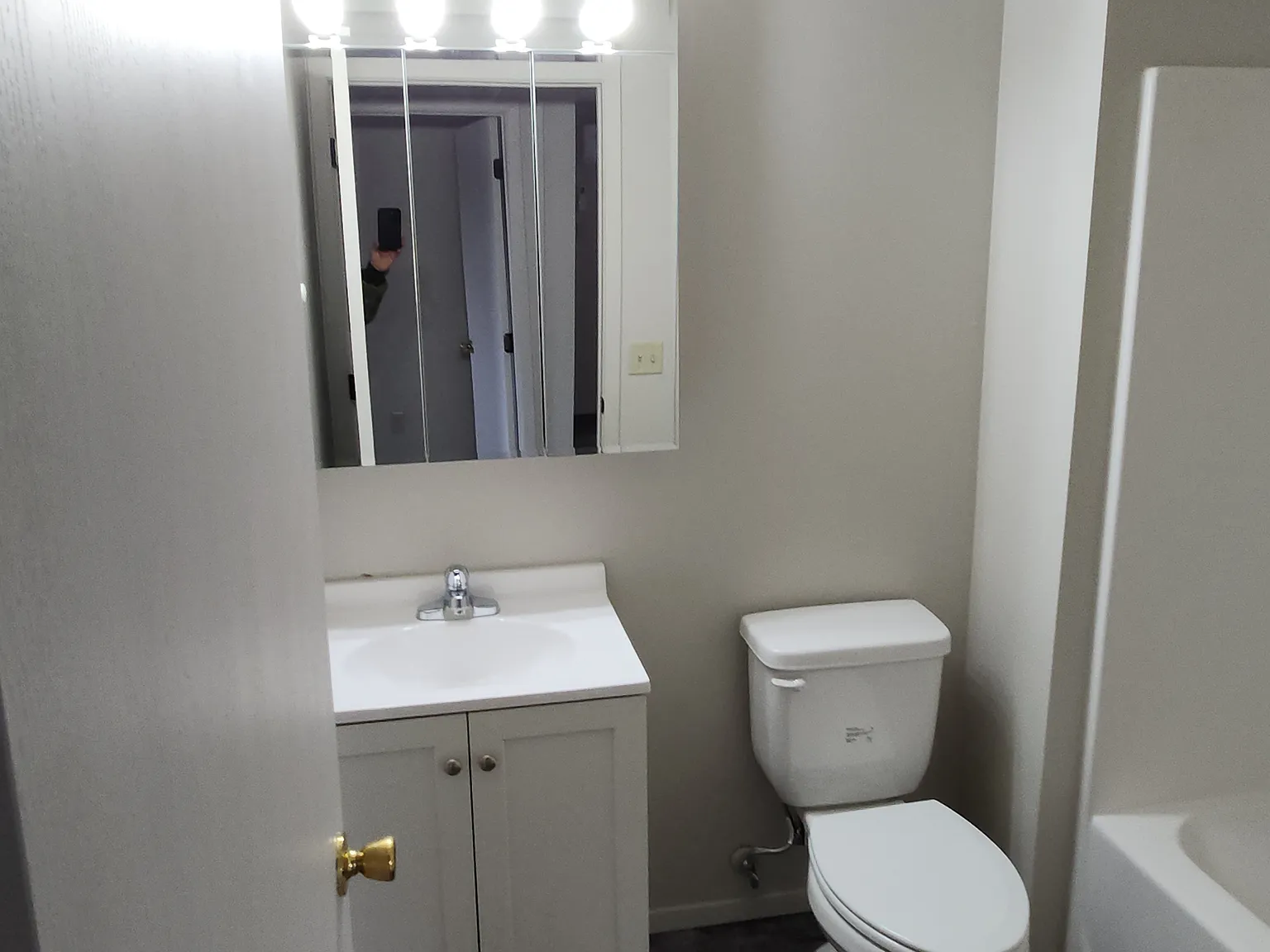 321 S Poplar — Photo 2