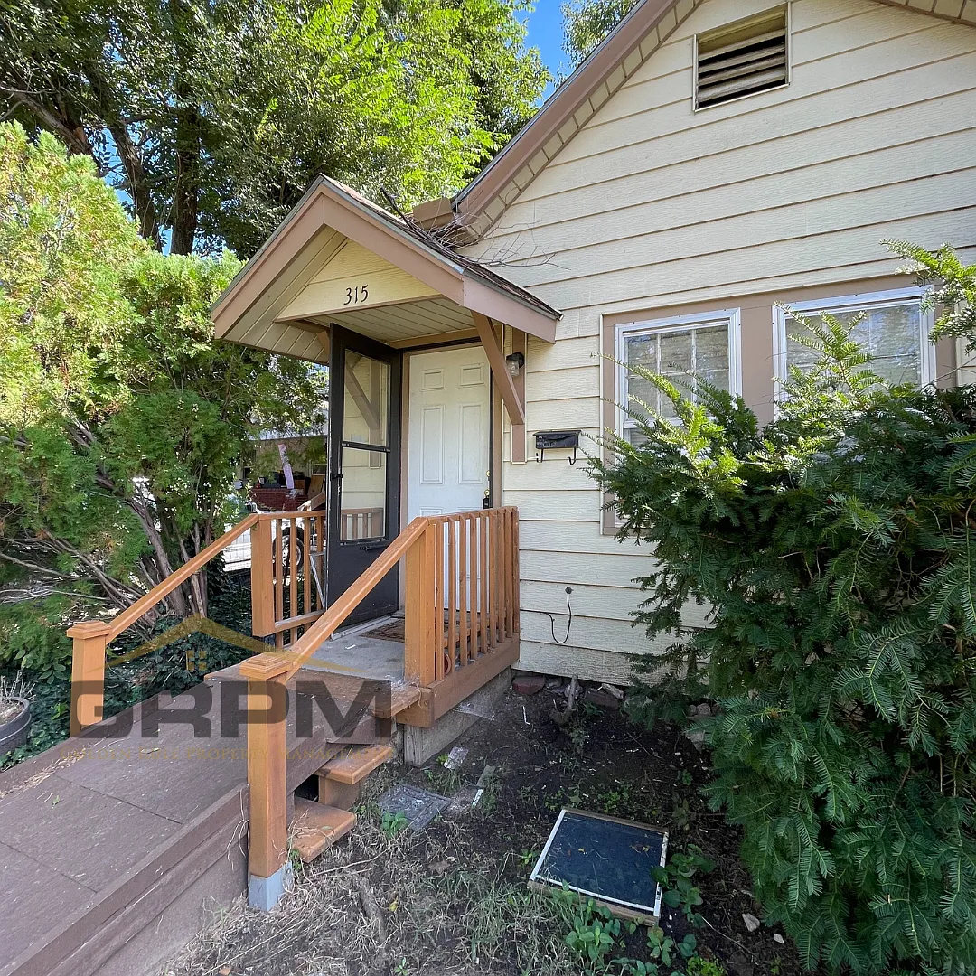 1 bedroom duplex close to Dillons — Photo 1