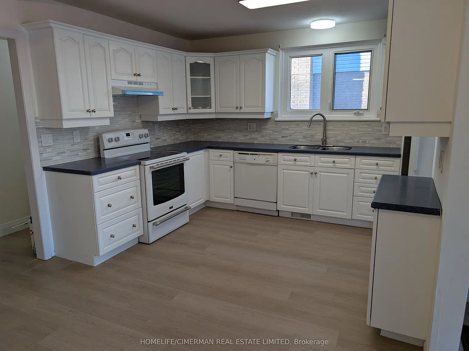 5 bed, $2,890 — Photo 3