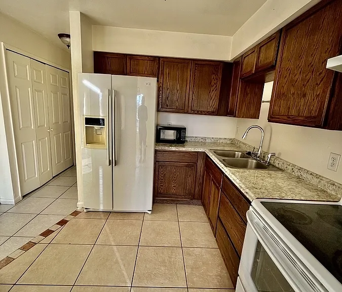 1823 SW Santa Barbara Pl #1823 — Photo 6