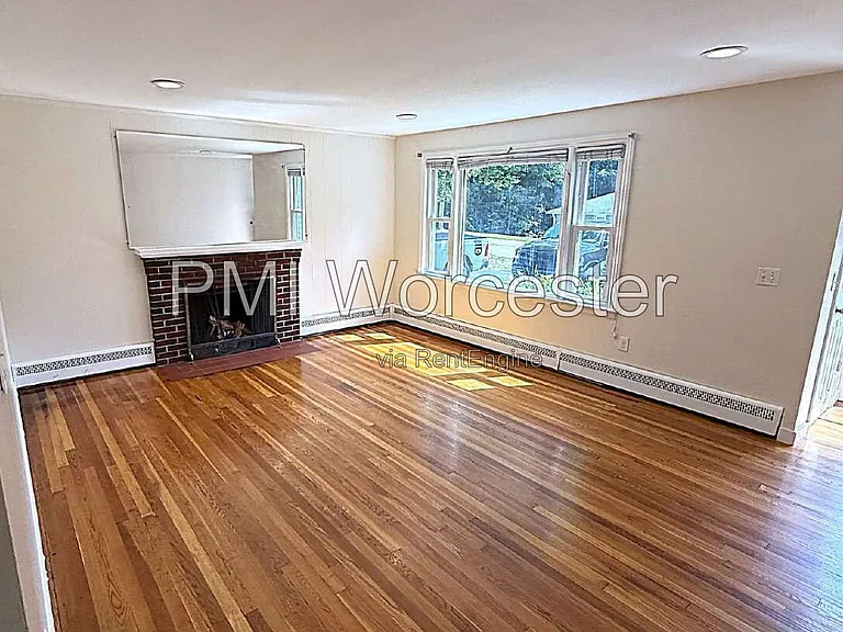 122 Crescent St — Photo 6