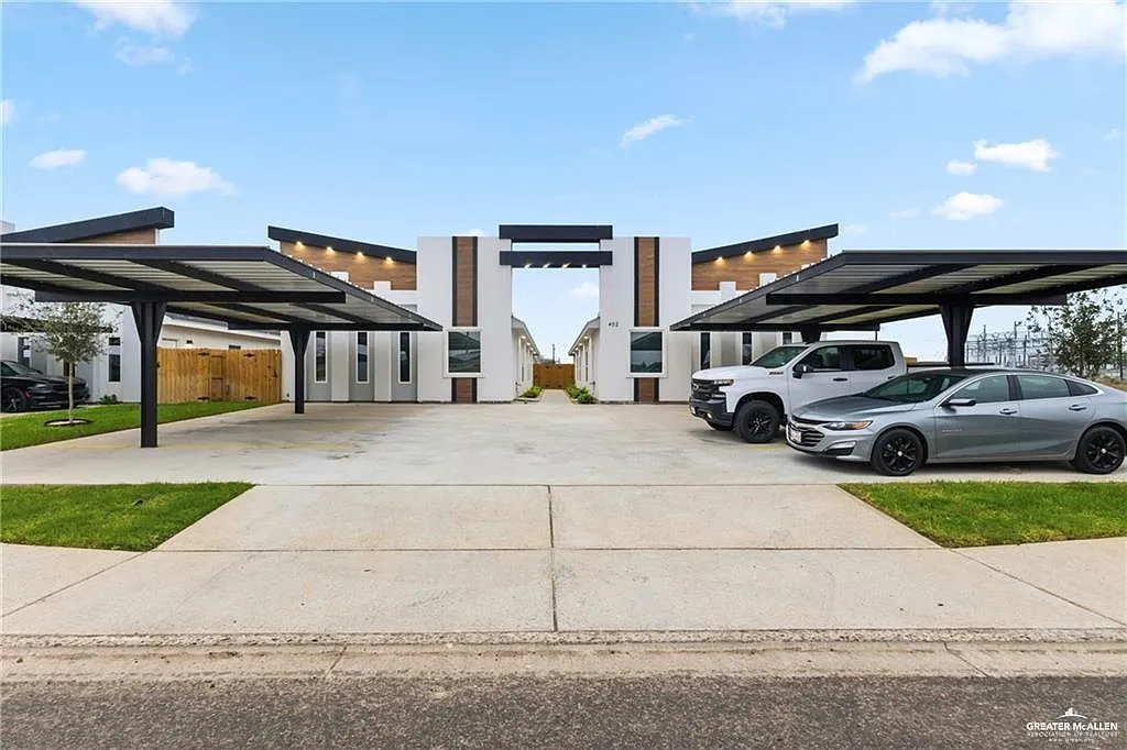 3 bed, 2.0 bath, 4000 sqft, $1,300 — Photo 1