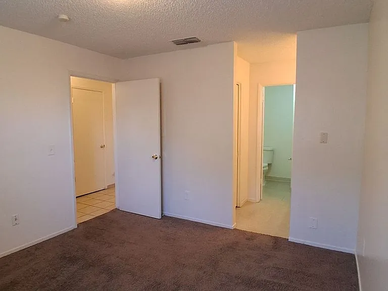 5218 E Lowe — Photo 9