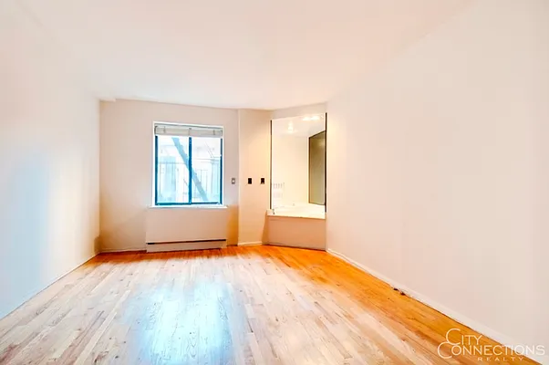 Rented by City Connections Realty | media 15