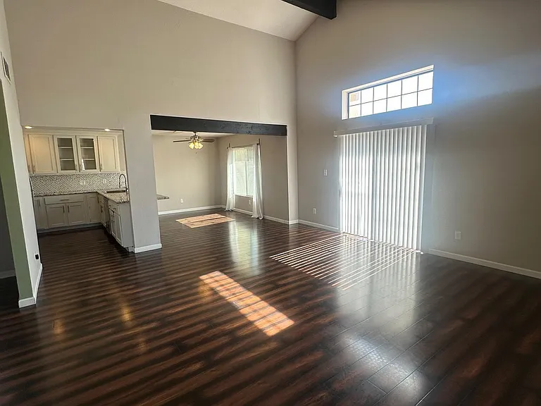 10485 S Del Valle Dr — Photo 3