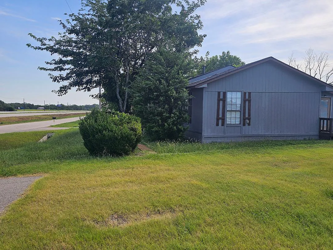 3 bed, 1.5 bath, 1300 sqft, $1,550 — Photo 4