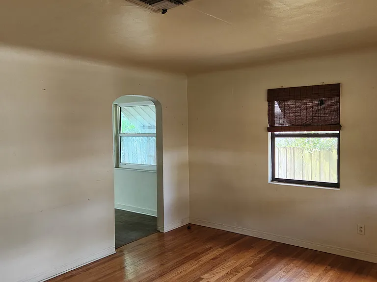 840 49th Ave N #GARAGE — Photo 3