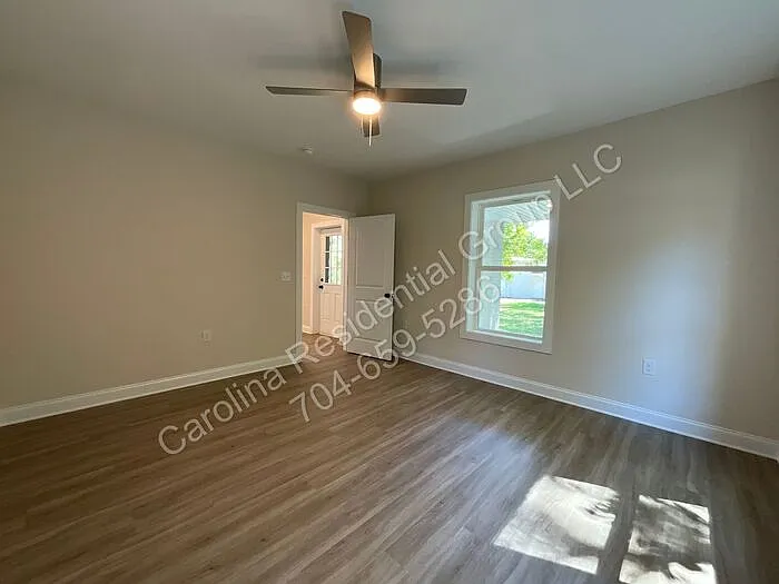 307 N Catawba St — Photo 15