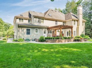 26 Surrey Ln, Mahwah, NJ 07430