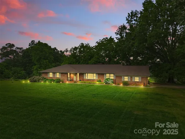1081 Long Dr, Newton, NC 28658