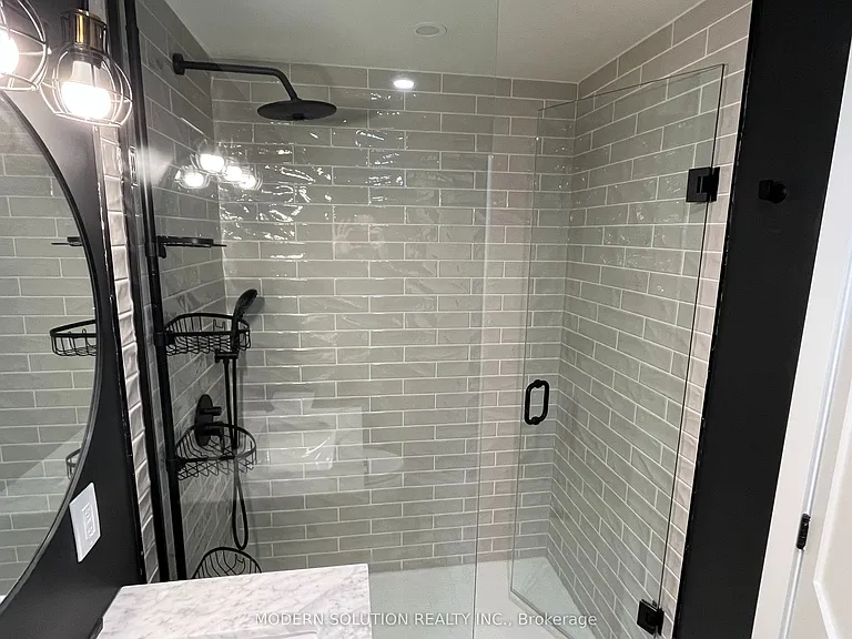 23 Tilden Cres — Photo 2