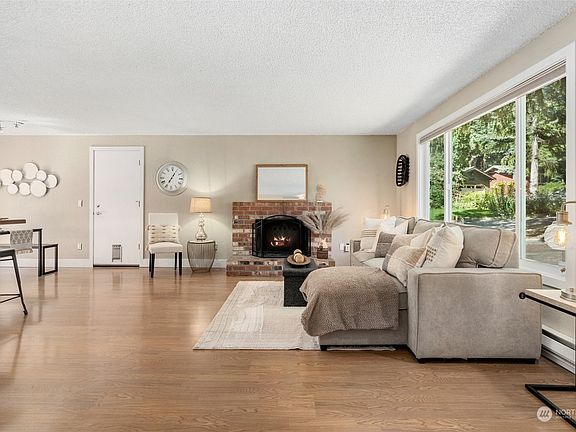 3rd image of 22355 Wavecrest Avenue NE