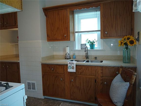 3rd image of 407 Johnson Ave