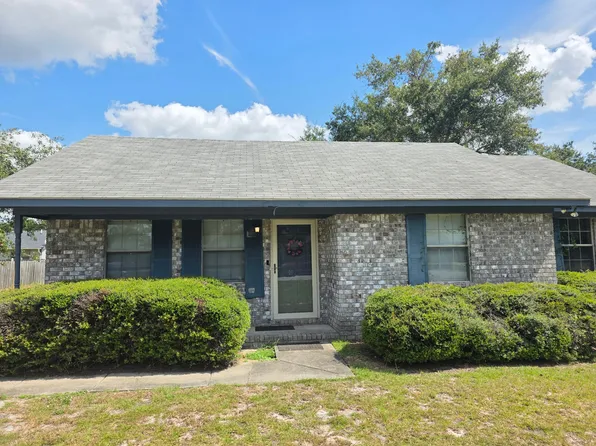 41 Crosby Dr, Hinesville, GA 31313