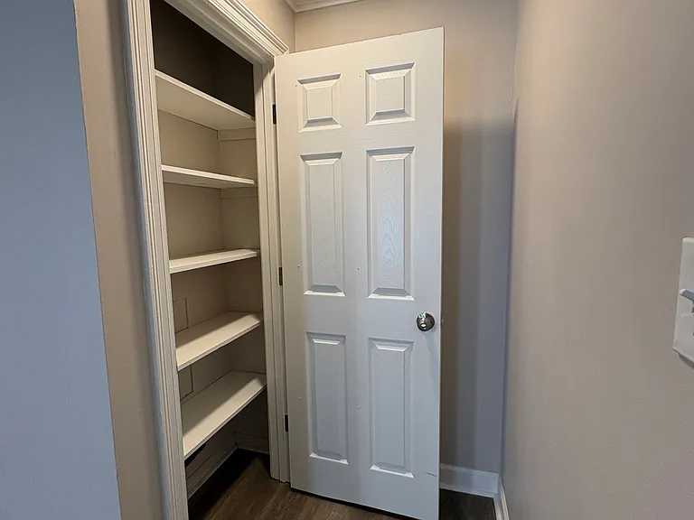204 James Ct — Photo 10