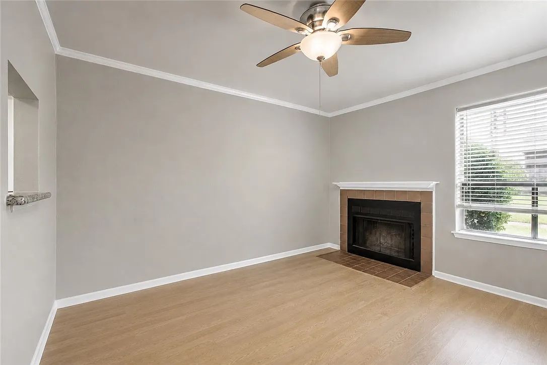 2 bed, 1.5 bath, 1300 sqft, $1,200 — Photo 2