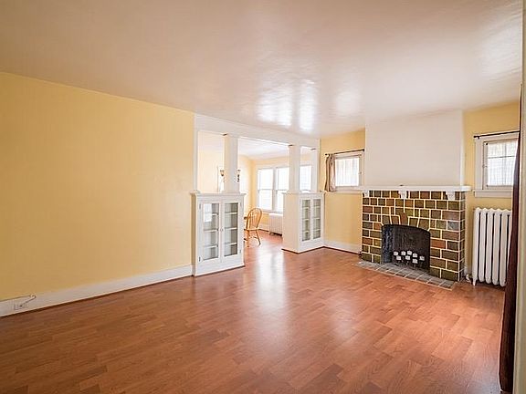 Spacious and elegant Living room with deco Fire Place brigt and light. Beautiful hard wood floors.