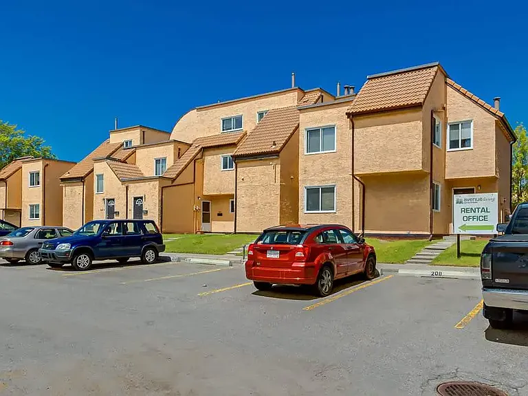 550 Rundlehorn Cir NE — Photo 79