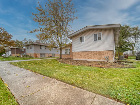 135 Westwood Dr, Park Forest, IL 60466