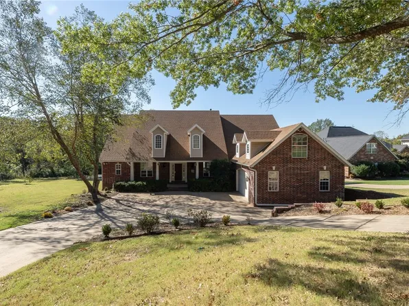 2865 N Dorchester Dr, Fayetteville, AR 72703