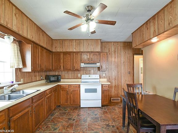 03_828Leyda_5_Kitchen_HiRes