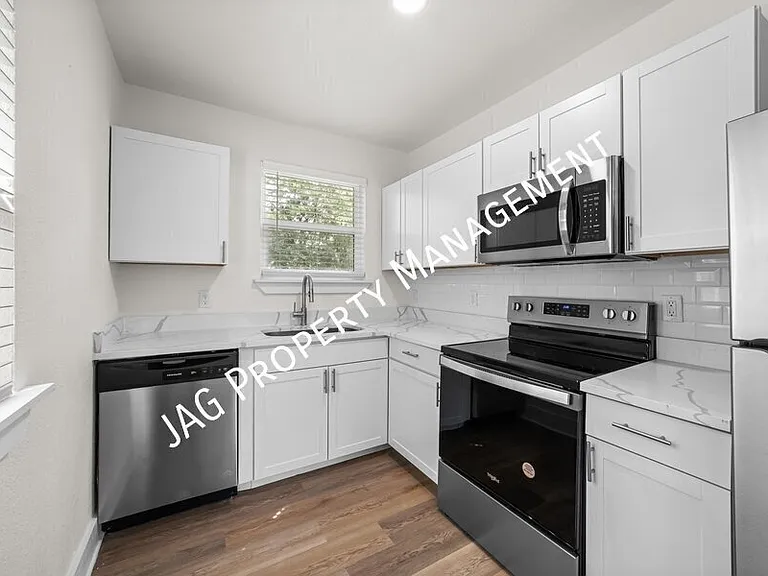 1074 Day Ave — Photo 3