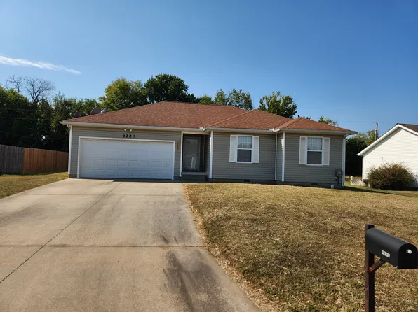 1220 S College St, Webb City, MO 64870