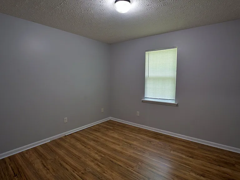 618 College St SW — Photo 17