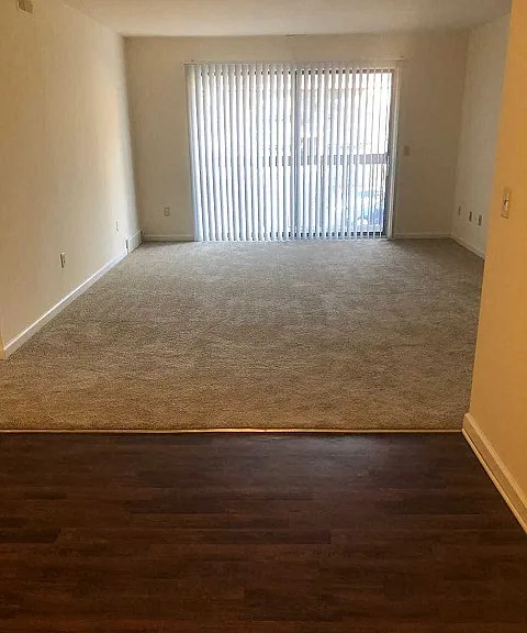 Lakeside Village Apartments — Photo 132