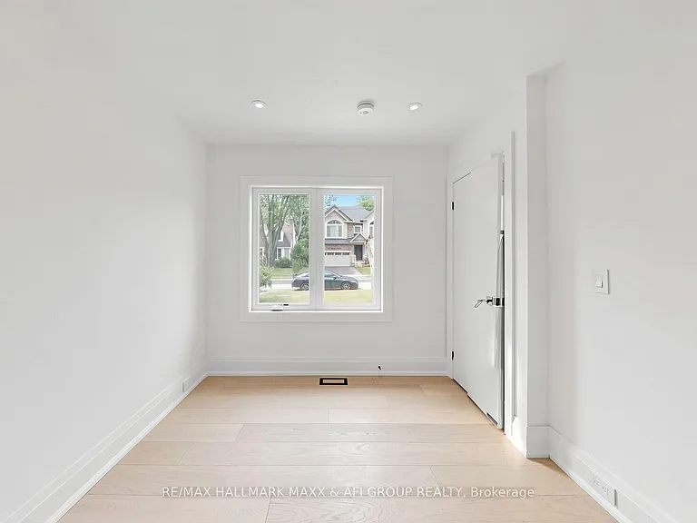 103 Ruggles Ave — Photo 14