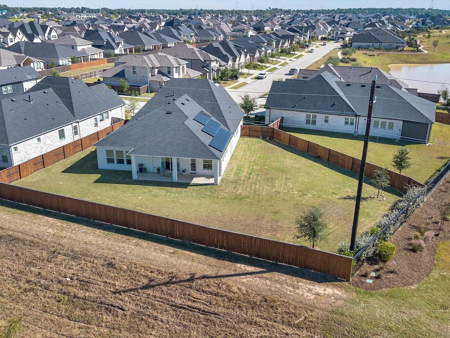 4 bed, 3.0 bath, 2855 sqft, $4,000 — Photo 3