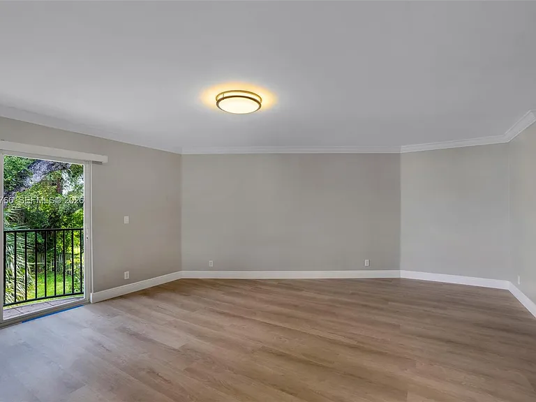 2929 SW 18th Ter — Photo 17