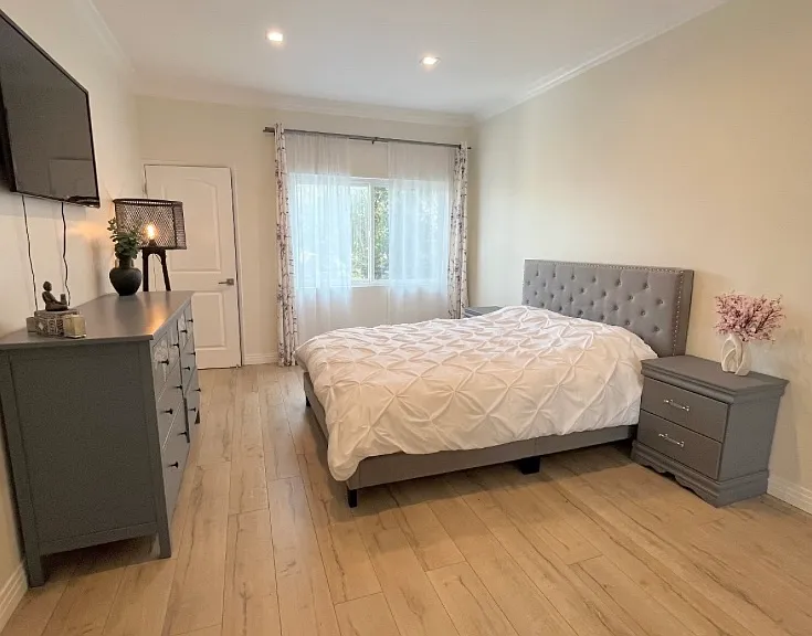 612 S Barrington Ave #211 — Photo 1