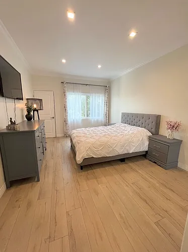 612 S Barrington Ave #211 Photo 1