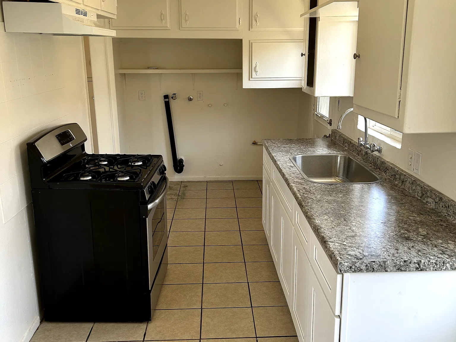 Ontario - 1 Bed, 1 Bath Home for Lease — Photo 4