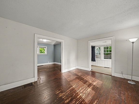 4th image of 2201 High St