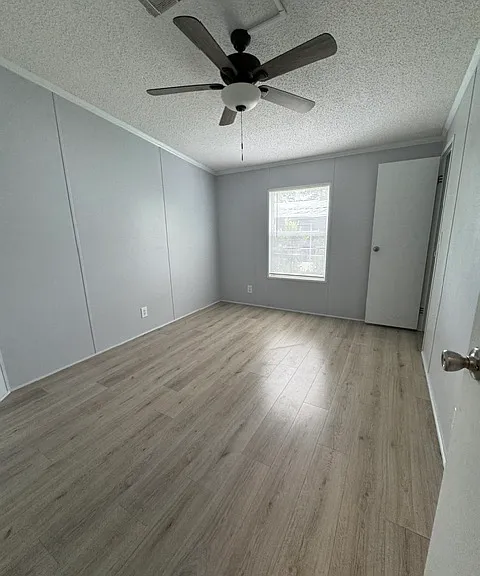 652 Coral Cir — Photo 4