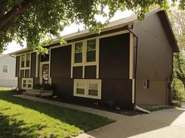 2027 NE Patterson Dr, Lees Summit, MO 64063