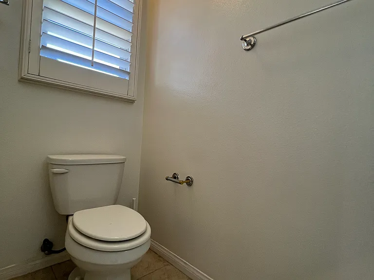 2433 Oneida St #1 — Photo 38