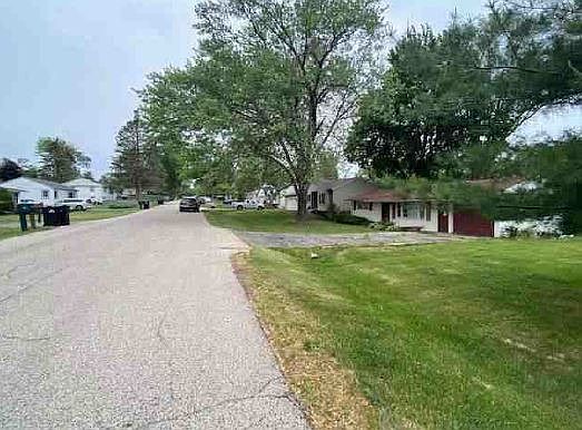 Exterior Neighborhood (street photo)