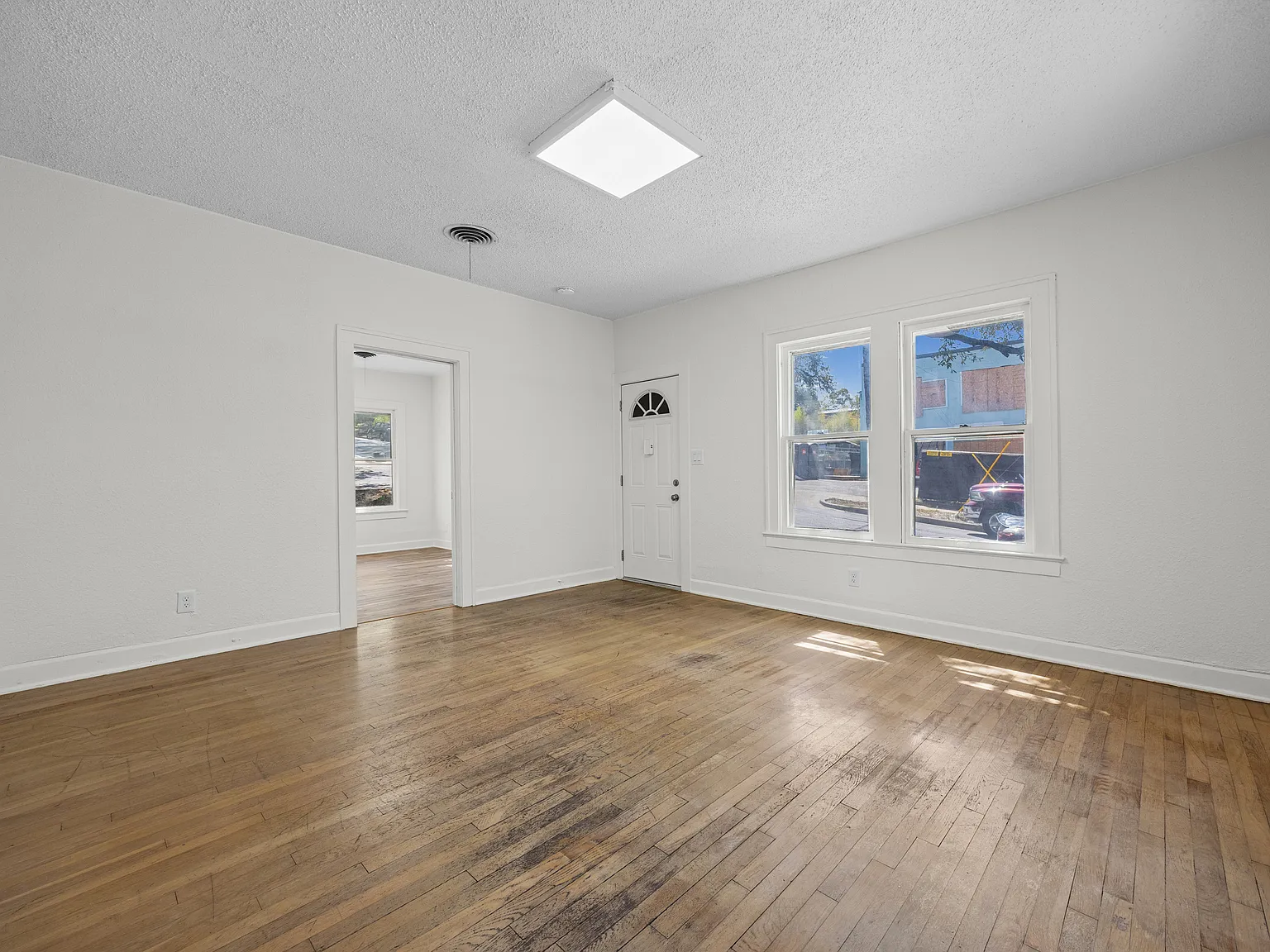 2 bed, 1.0 bath, 780 sqft, $1,700 — Photo 2