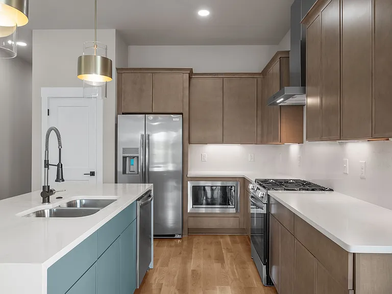 2527 W Heiman St #2527 — Photo 9