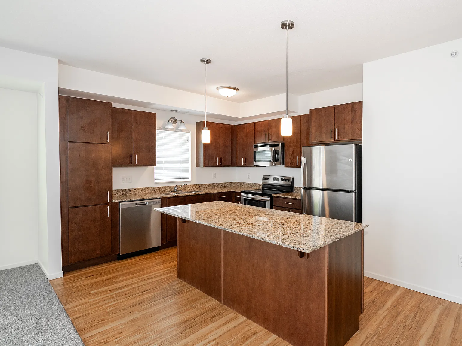 Cascade Apartments — Photo 2
