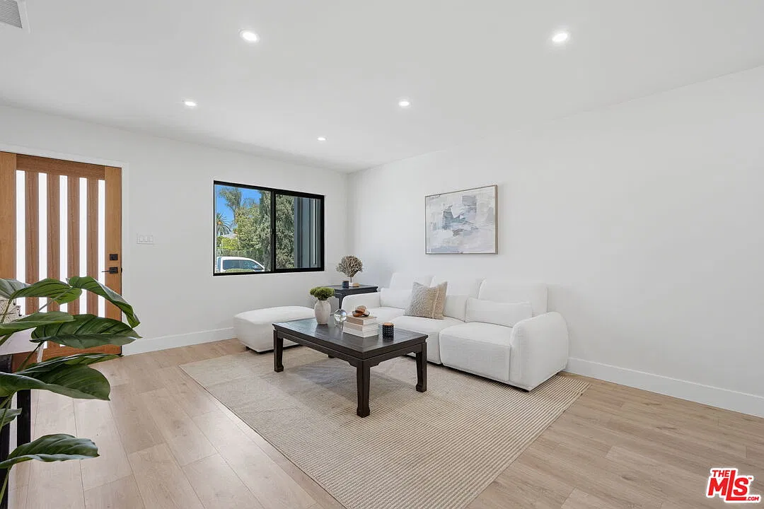 4 bed, 2.0 bath, 1520 sqft, $4,800 — Photo 2