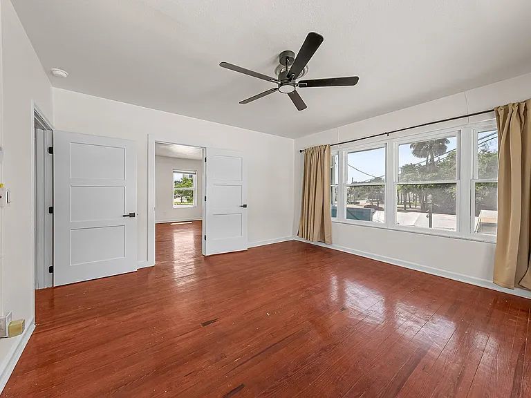 1008 Strawbridge — Photo 23