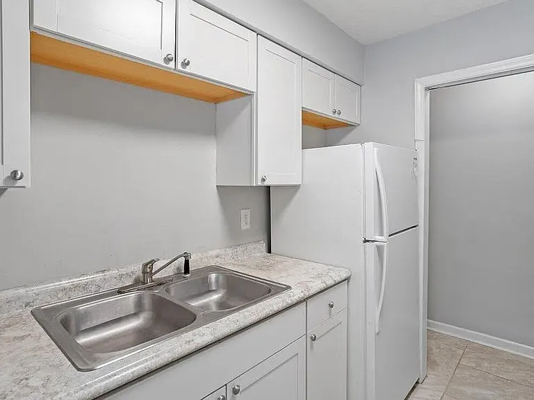916 Fiske St #B — Photo 7