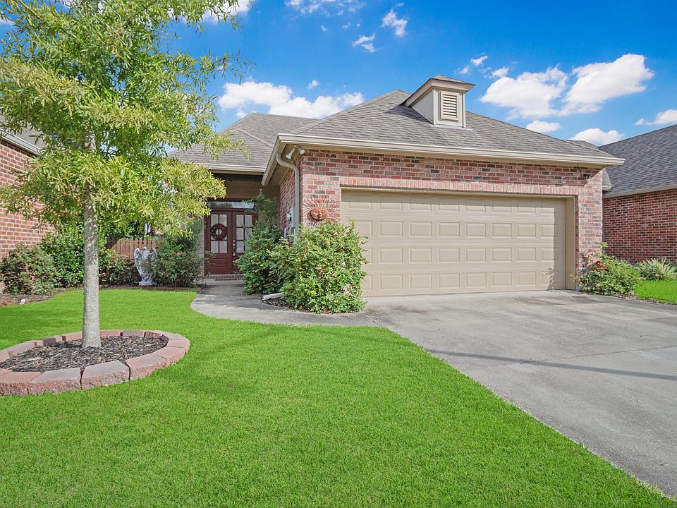 1st image of 136 Oakbend Dr