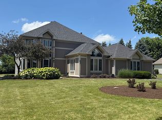 6N274 W Ridgewood Ln, St Charles, IL 60175