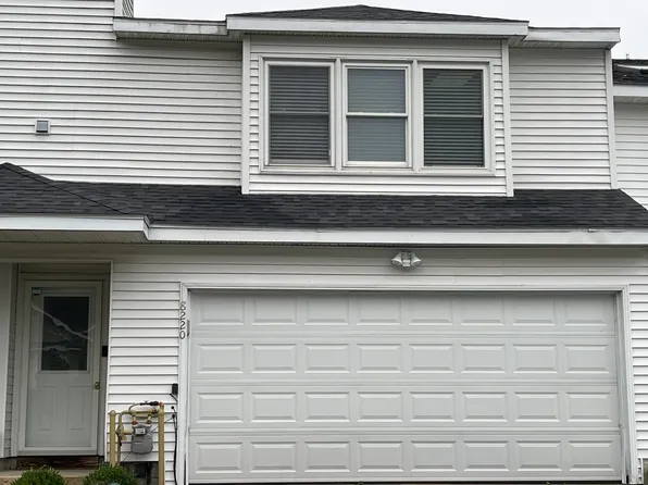 8220 Vicksburg Pl, Baldwinsville, NY 13027